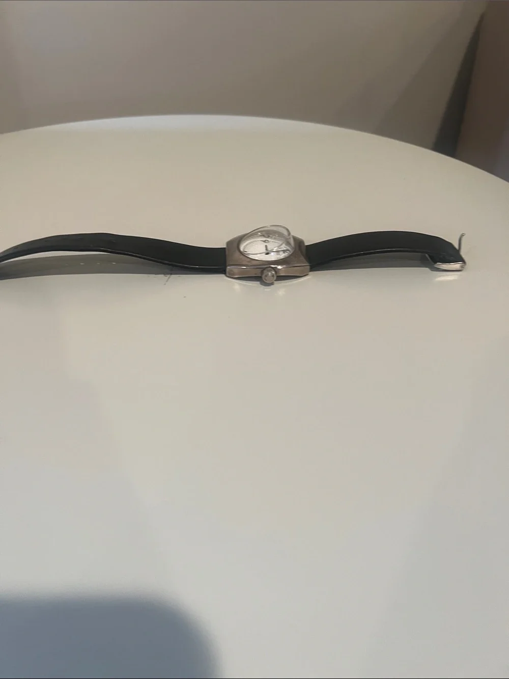 Guess classic black