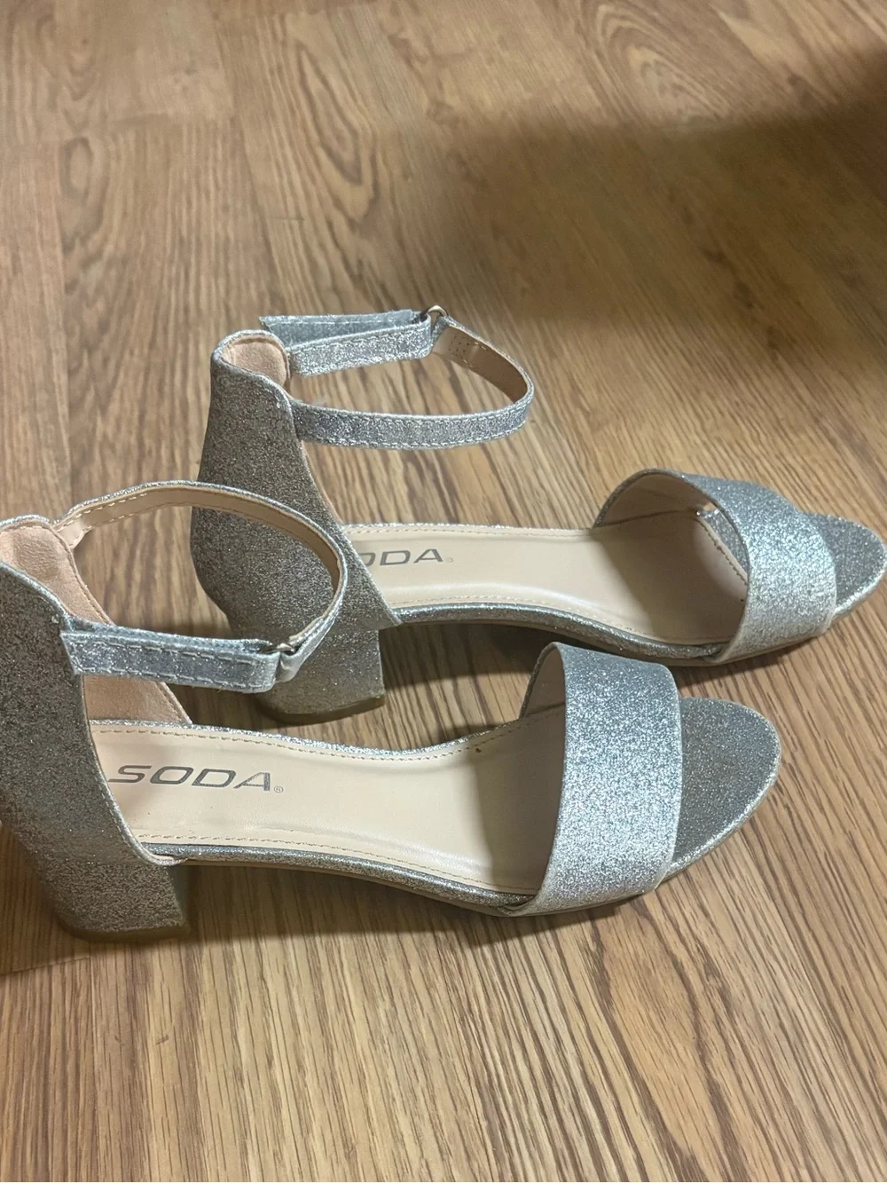 SODA Girls Silver Glitter Block Heel Sandals Youth Size 3