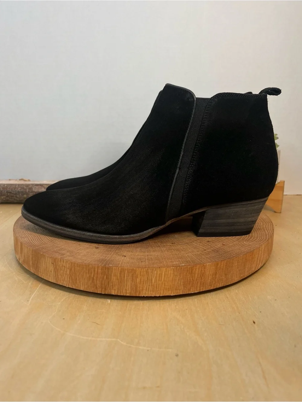 NWOB Aquatalia Marvin K Black Suede Booties Black Sole Size 9