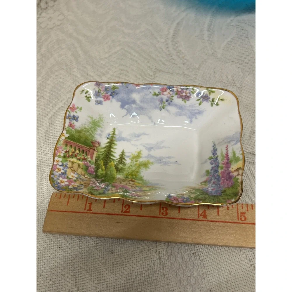 Royal Albert under features