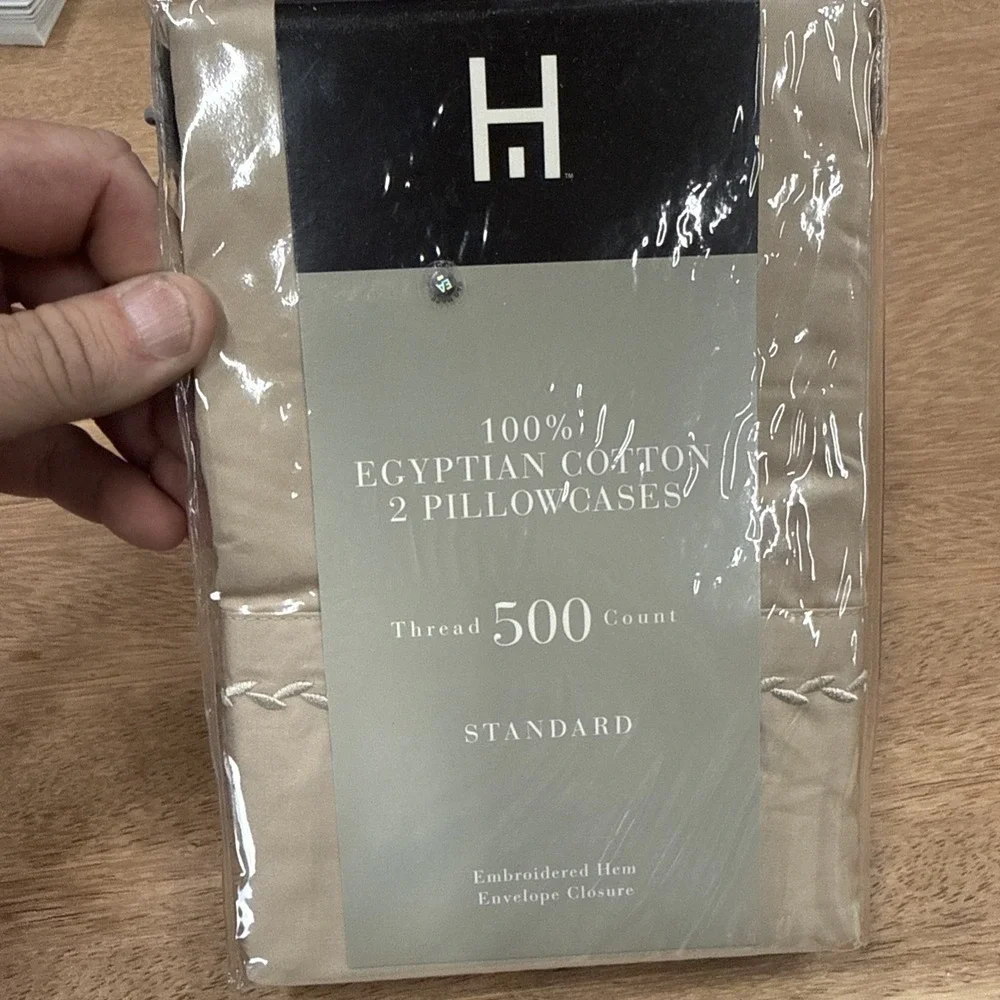 Set A Two Pillowcases Hundred Percent Egyptian Cotton Size Standard 20