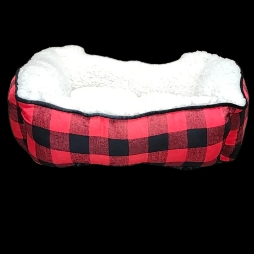 Red & Black Plaid Pet Cat Dog Bed with Cream Colored Sherpa Interior NWOT