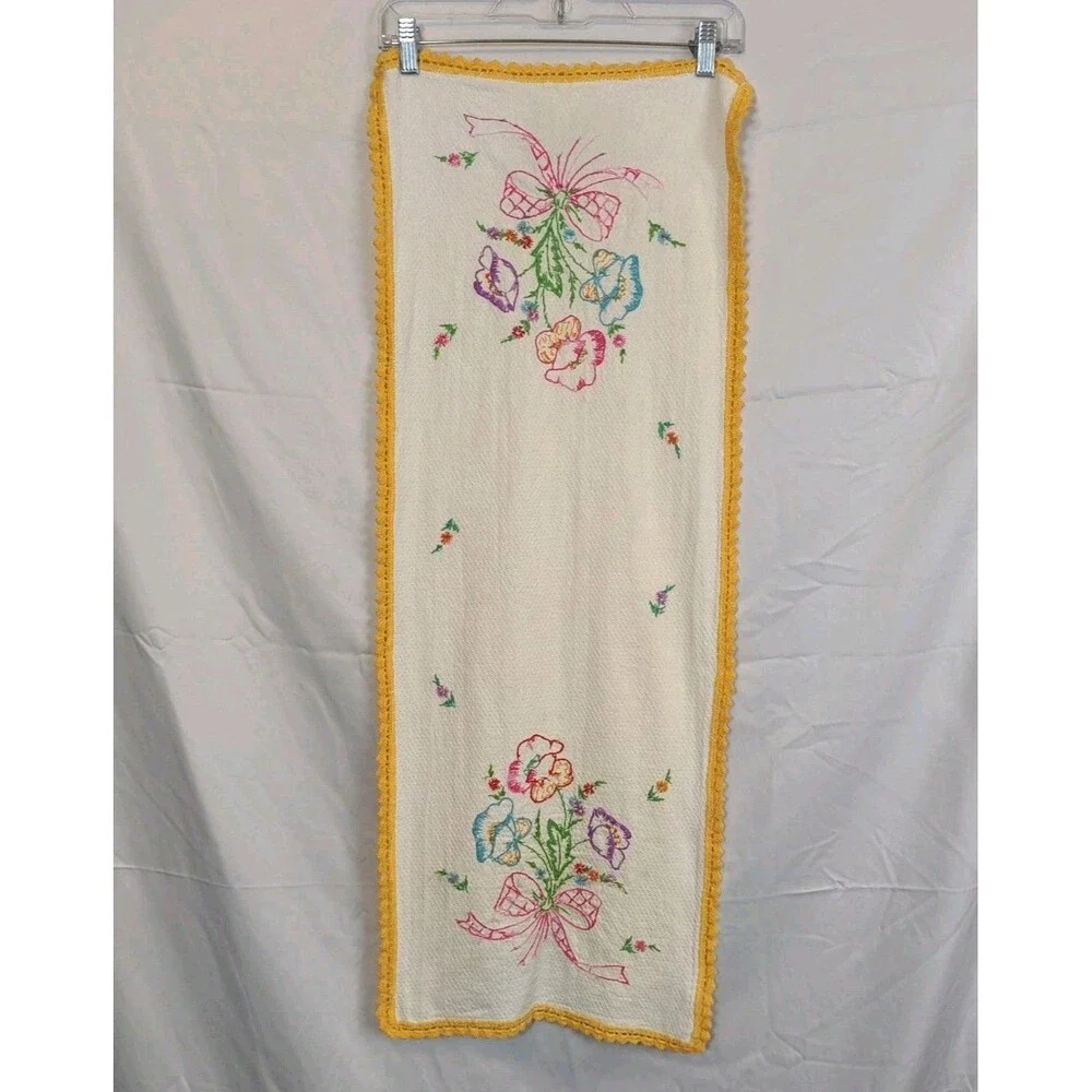 Antique Handmade Floral Bouquet Embroiedred edged Table Runner Size‎ is  40x15