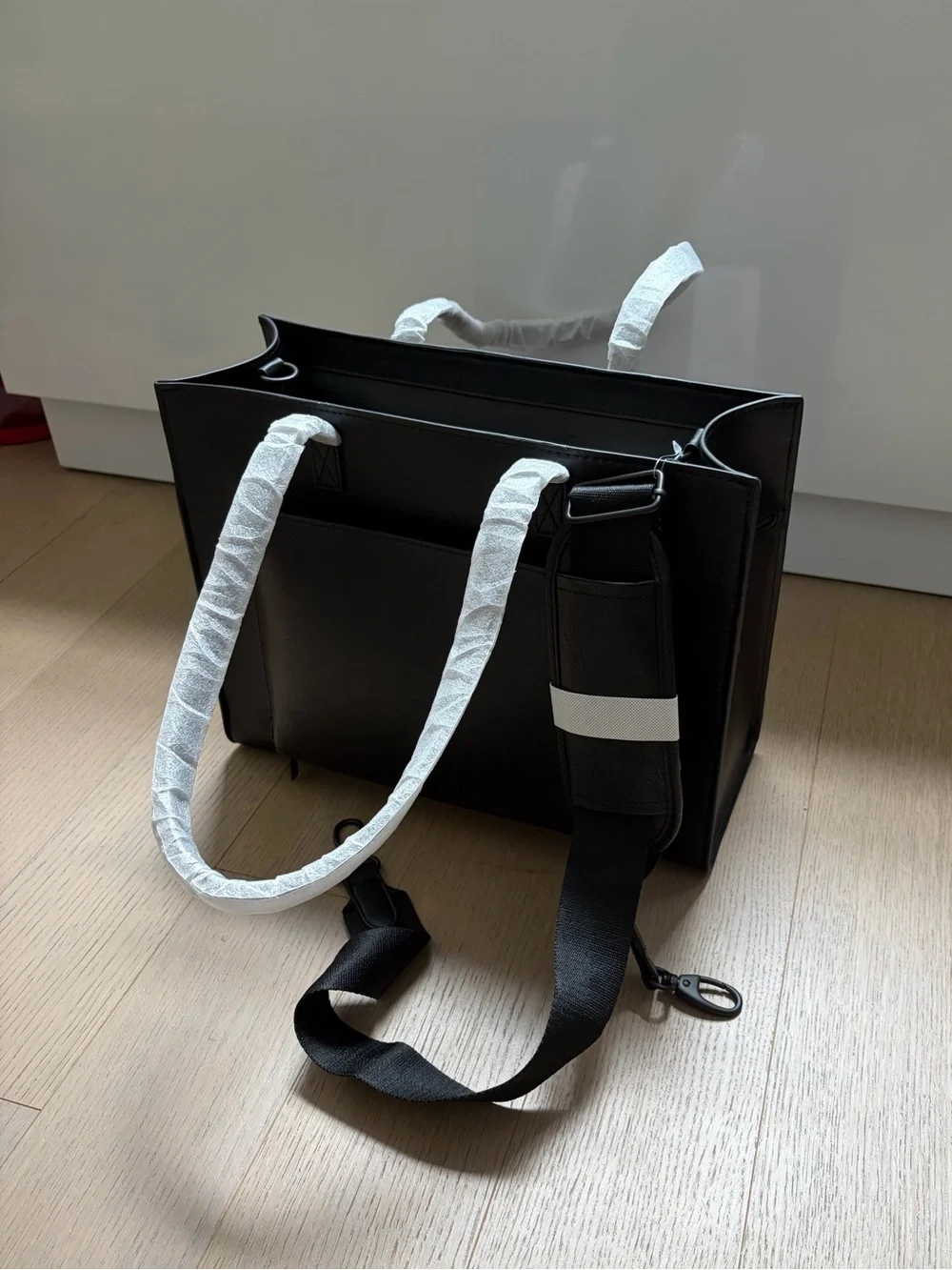 [NEW, UNUSED] BEIS: The Leather Work Tote  in Black