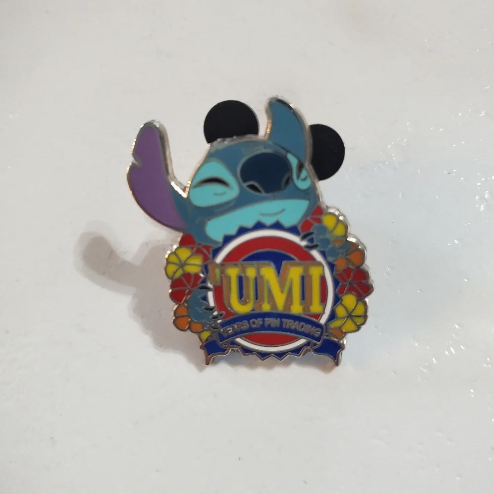Lot of 5 10th Anniversary Disney Pin Trading Pins