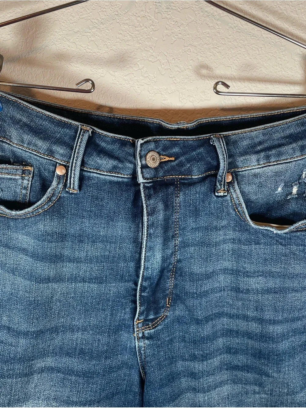 Judy Blue Mid-Rise Distressed Classic Medium Wash Denim Shorts Size 1X