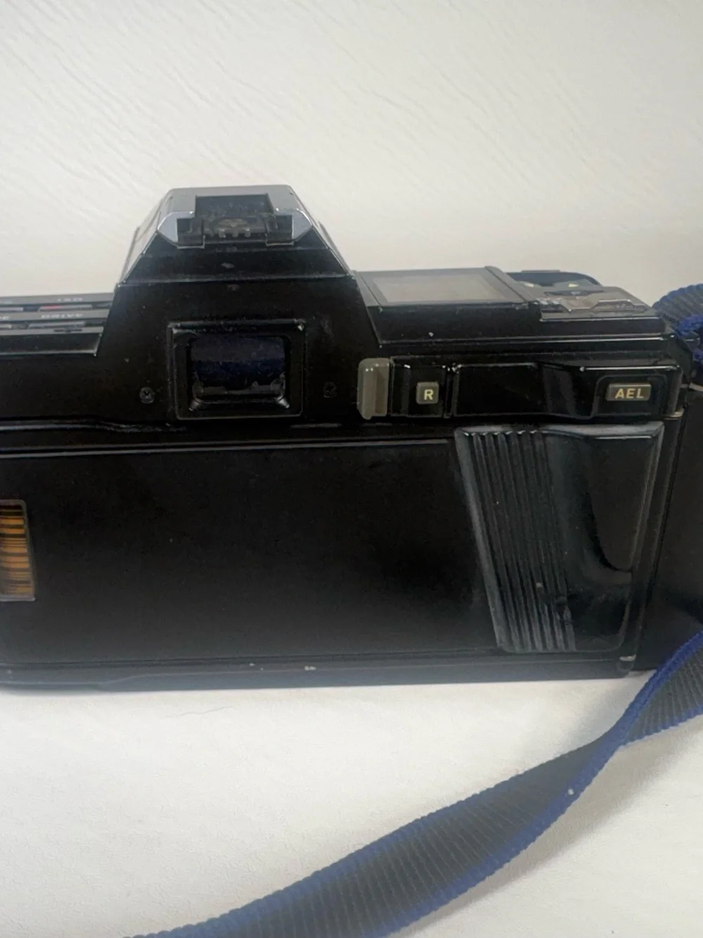 Minolta Maxxum 7000 AF 35mm SLR Camera with 28-80mm f/3.5-5.6 AF Lens