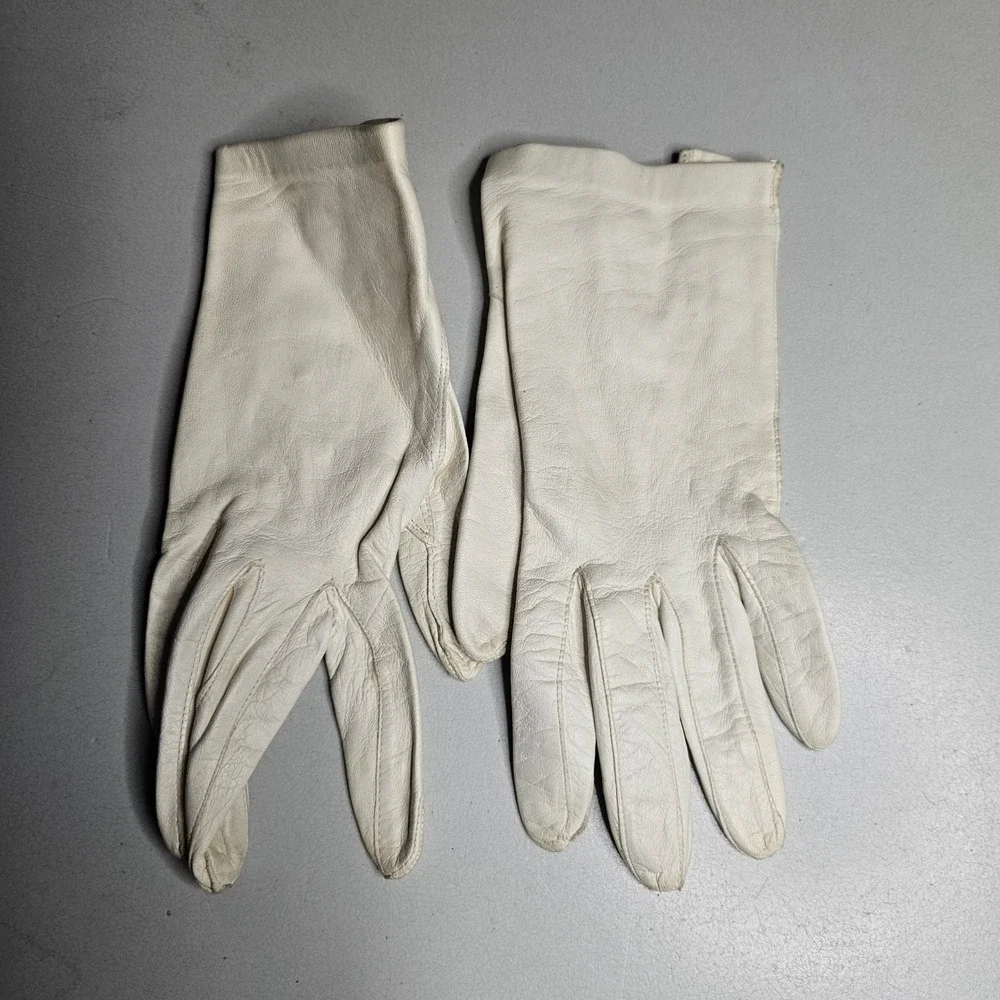 Vintage Macy Associates White Leather Gloves Made in Italy Pearl Button Size 6.5