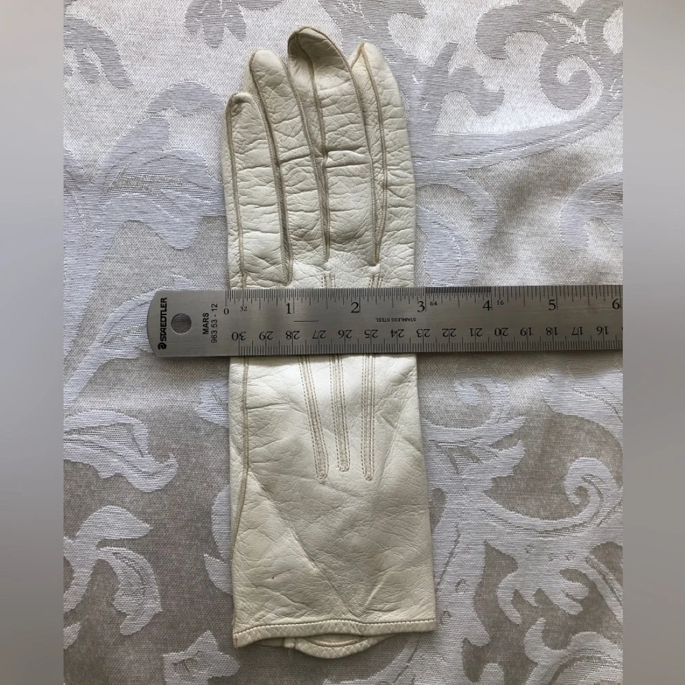 Vintage Leather Gloves Off-White/Ivory (See Description re Size)