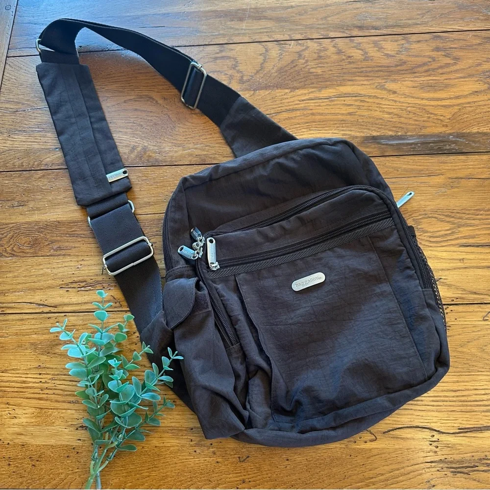Baggallini Cross-Body Travel Sling Bag Brown Unisex
