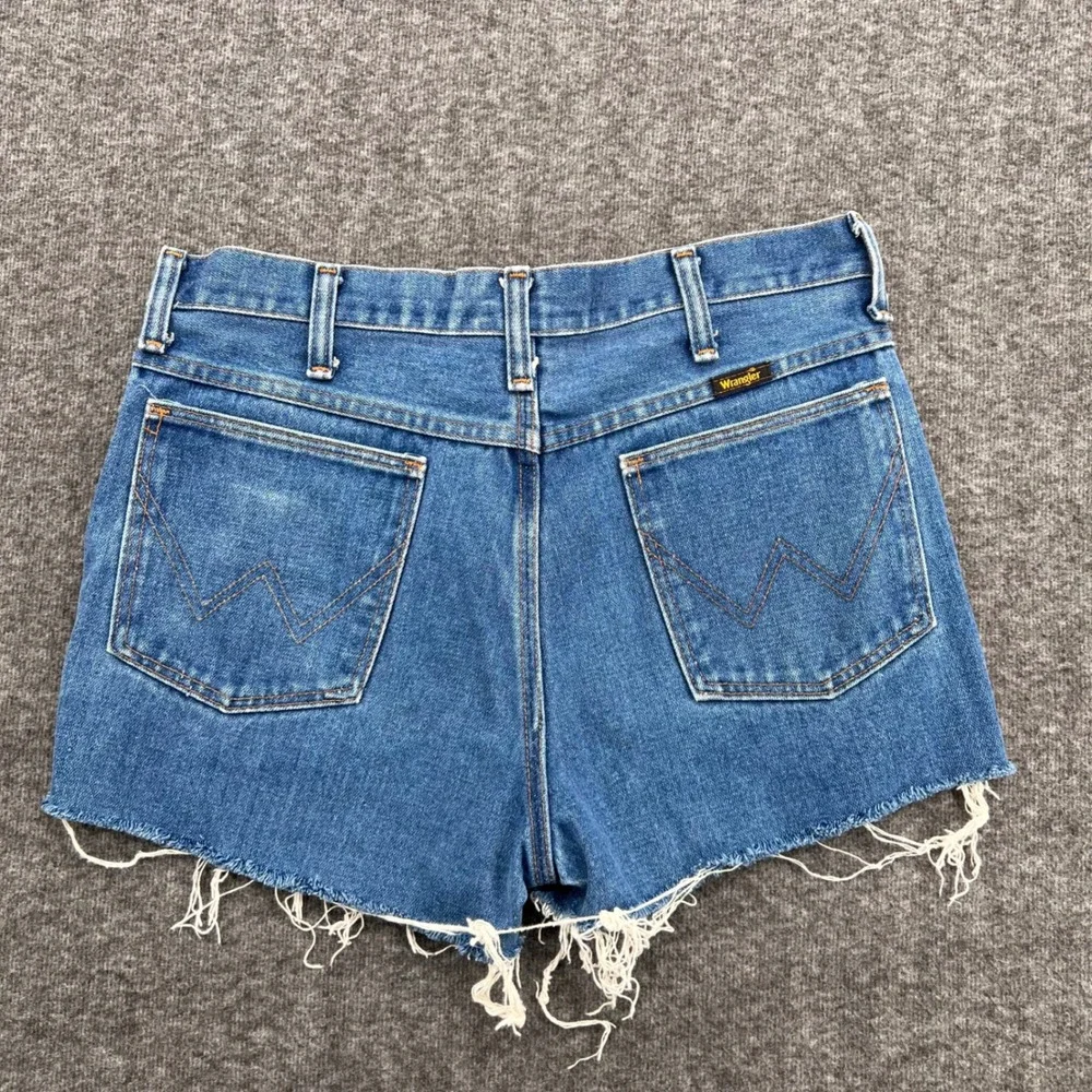 Vintage Wrangler Made in USA High Waisted Raw Hem Denim Shorts‎ Blue 31 935DEN