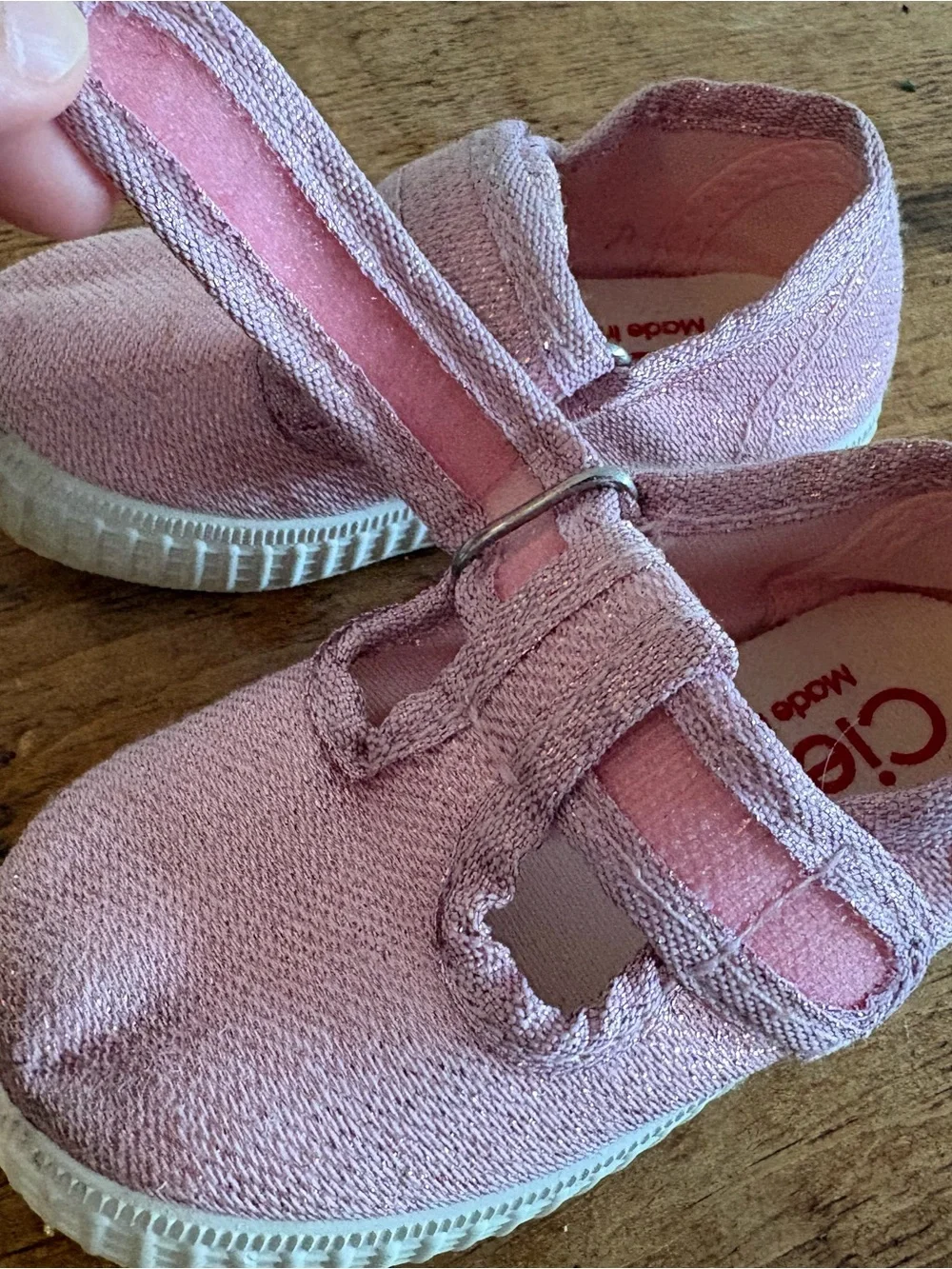 Cienta Sparkly Mary Jane Shoes