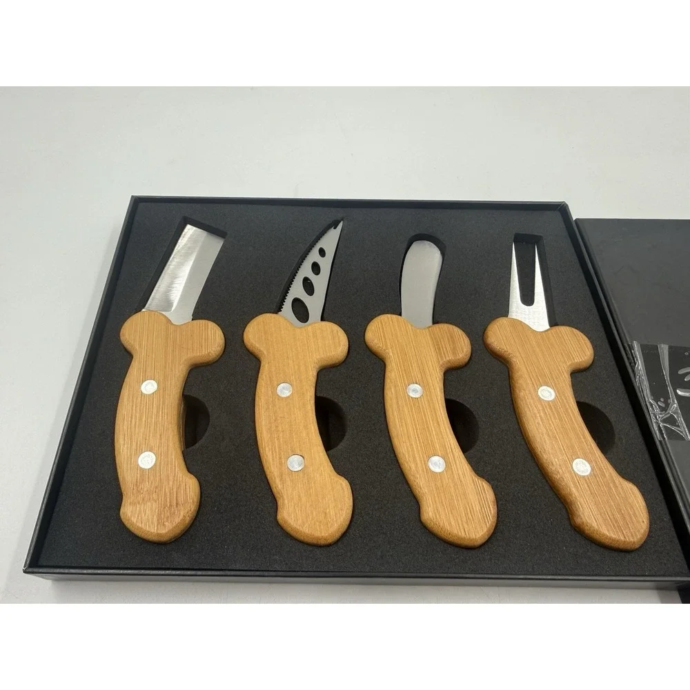 Cockuterie cheese knife