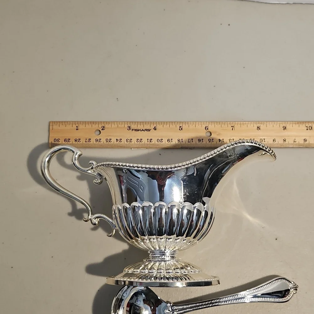 International Silver Co Silver Plated Gravy Boat W/ Ladle