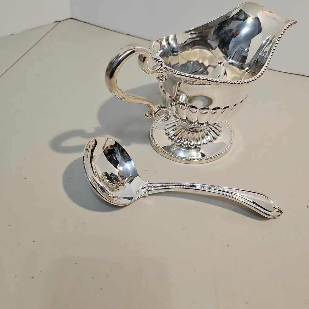 International Silver Co Silver Plated Gravy Boat W/ Ladle