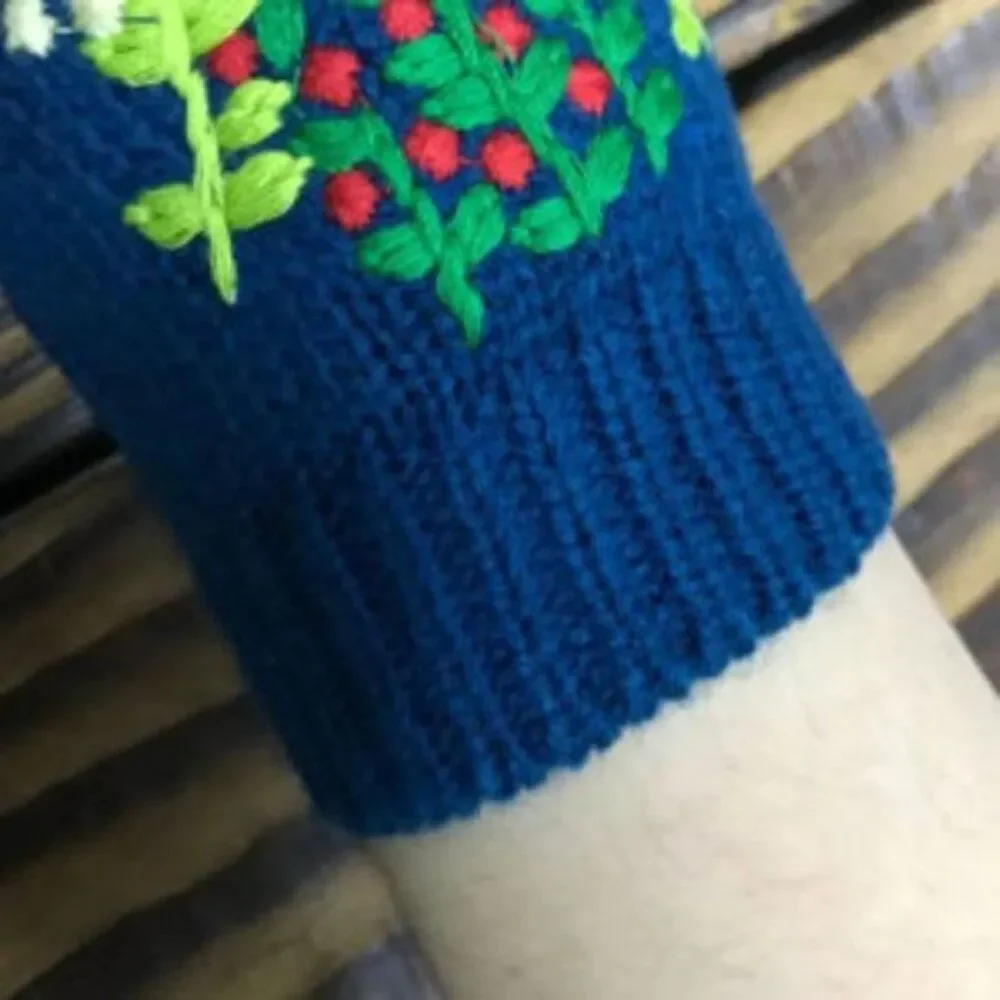 Unbranded winter knit