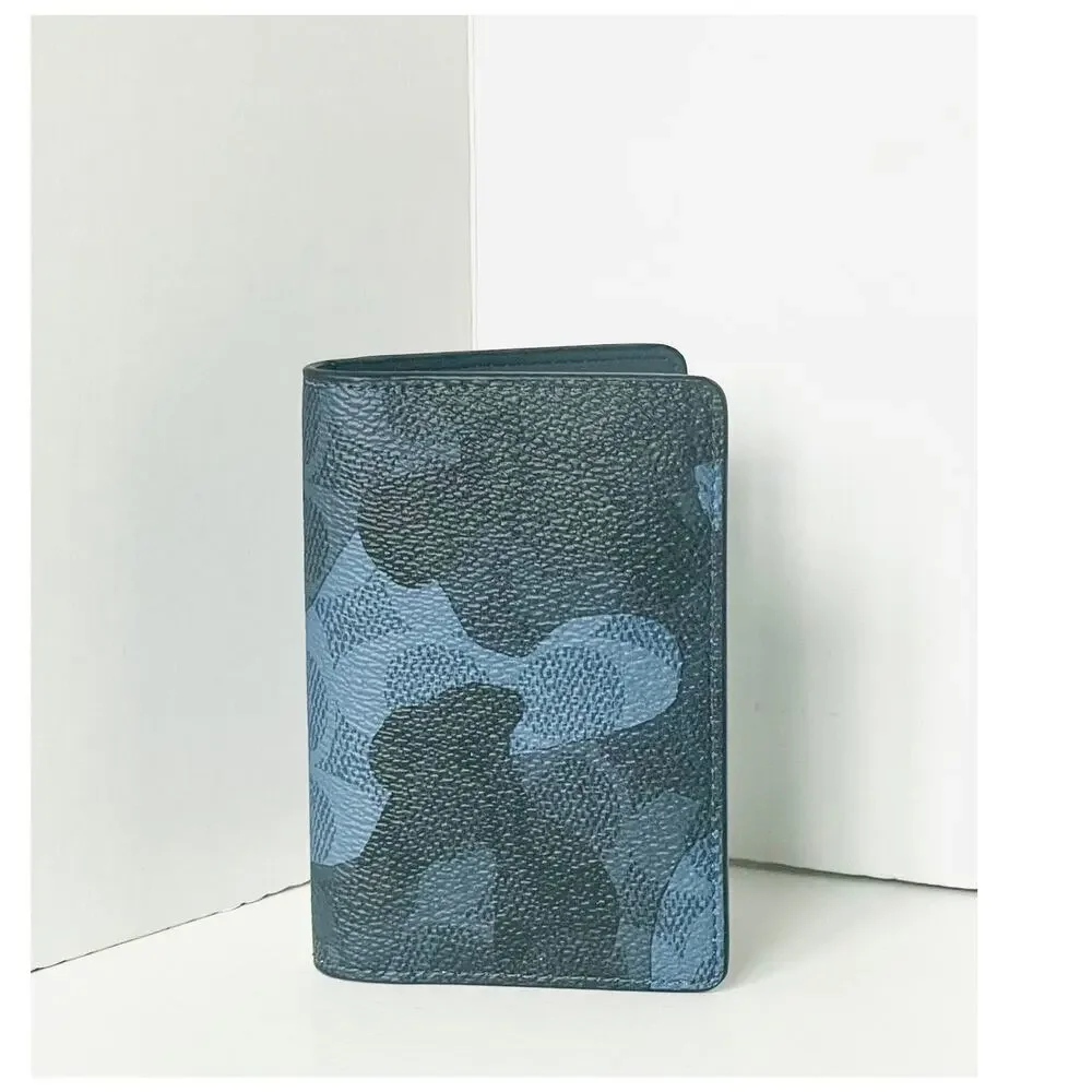 Coach this minimalist