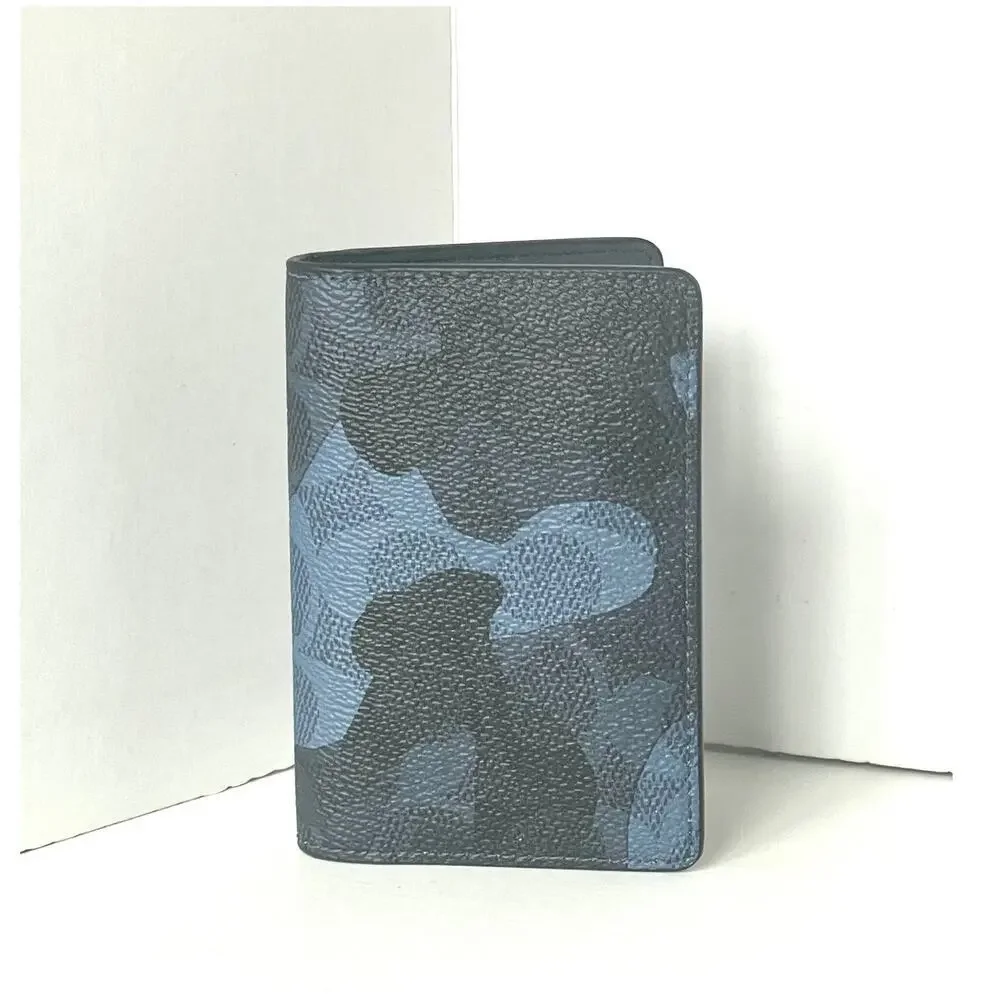 Coach this minimalist