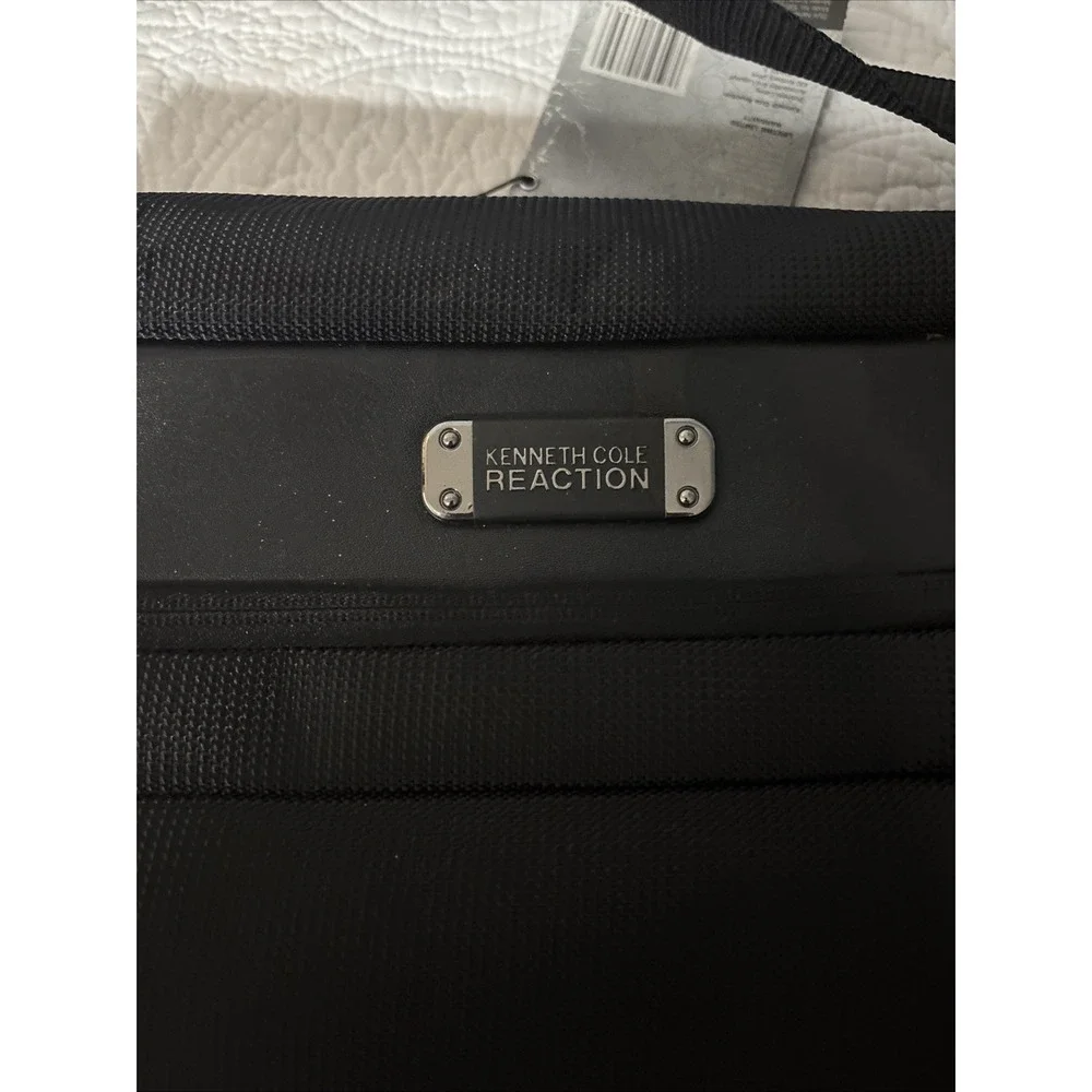 Kenneth Cole Reaction model cole