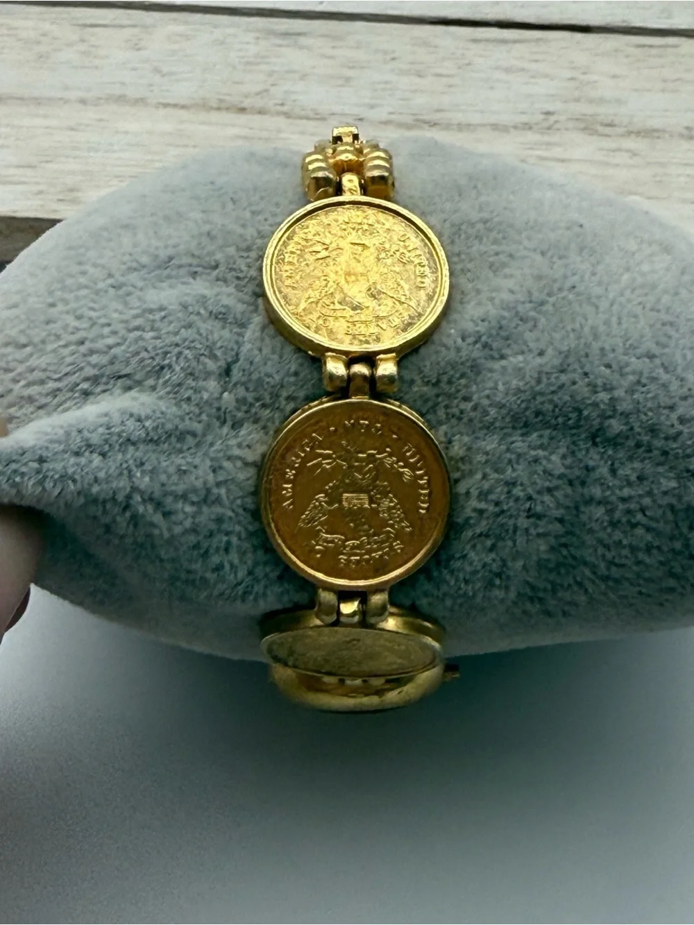 N/A elegant gold