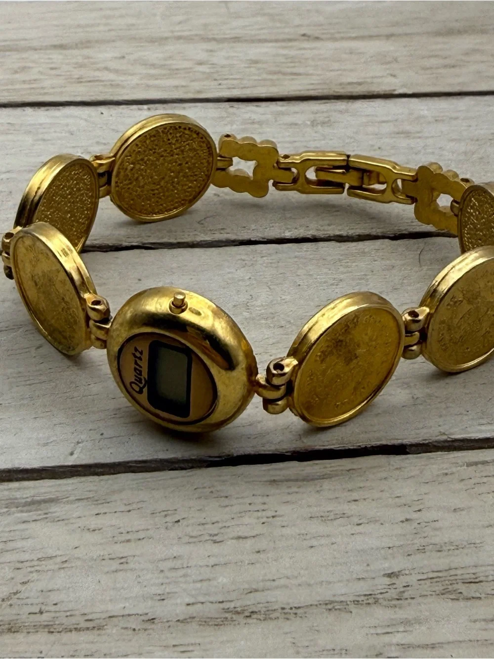 N/A elegant gold