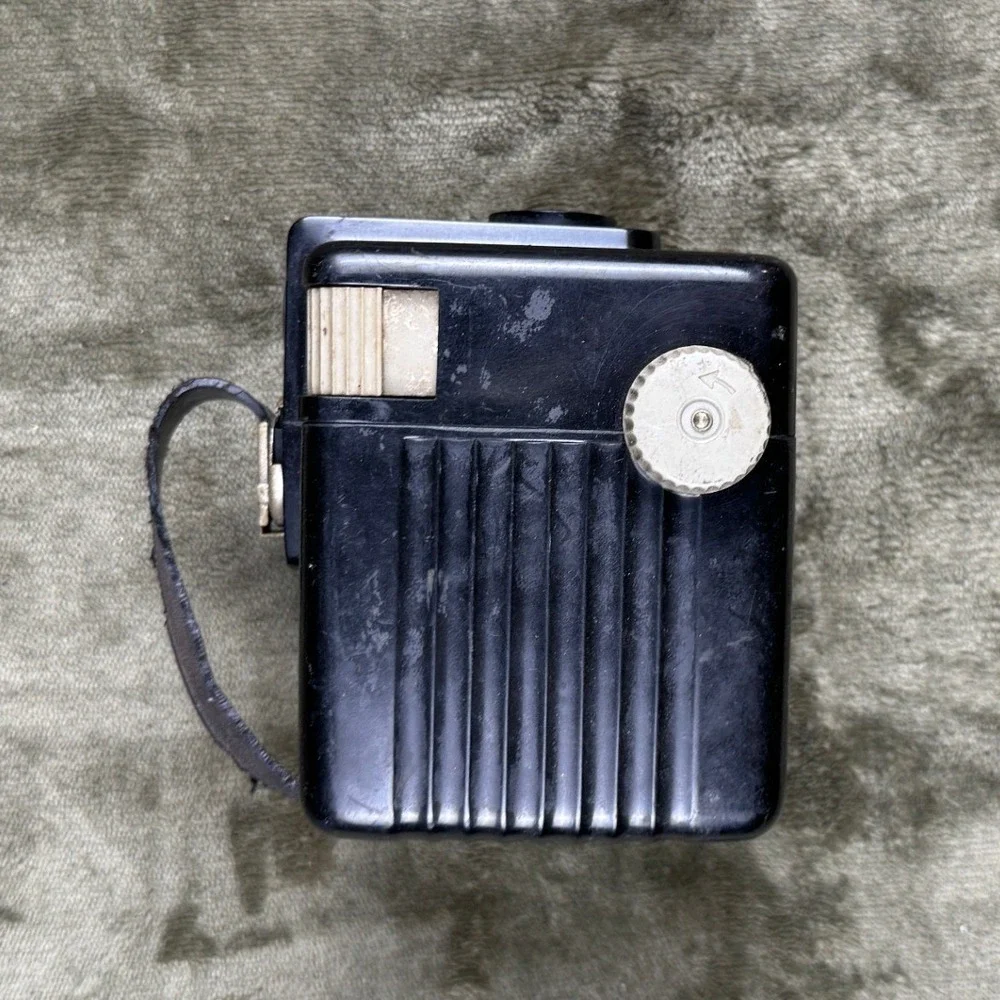 Vintage Kodak‎ Brownie Hawkeye Flash Model Bakelite Box Camera 620 Film 1950s