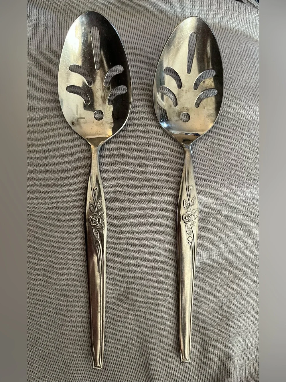 Hull Island Queen Stainless Floral Slotted Serving Spoons Japan Set of 2