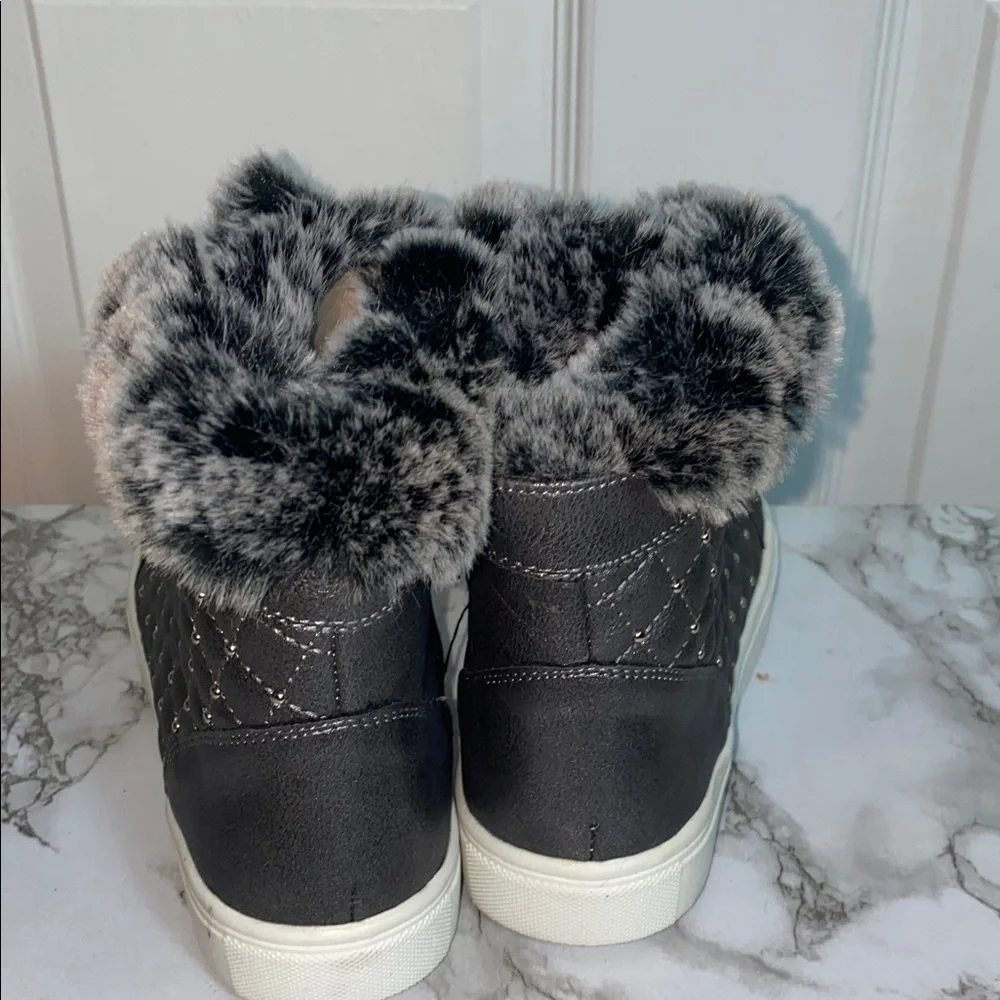Steve Madden Kids Jfelicia sneakers with a quilted upper and faux fur trim 4