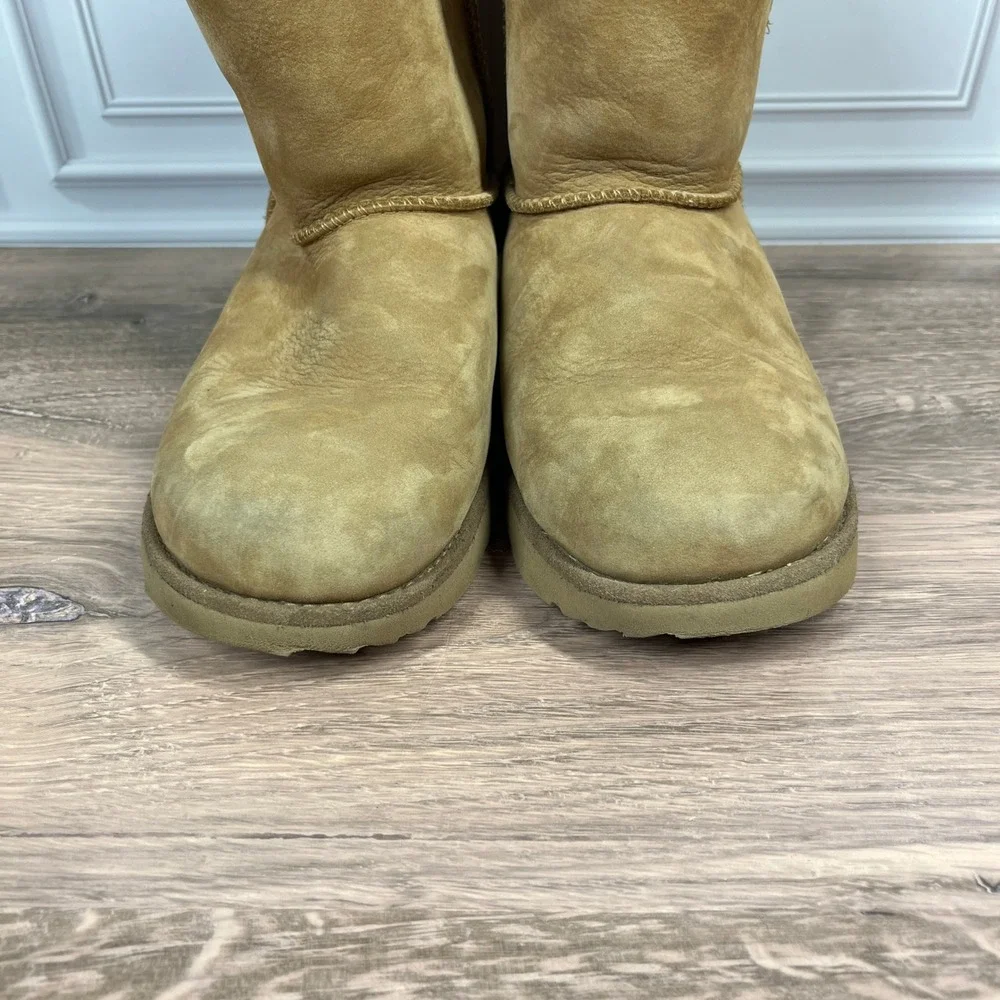 UGG Classic Short II Boots Kids Chestnut Sheepskin Suede 1019622 Size 2