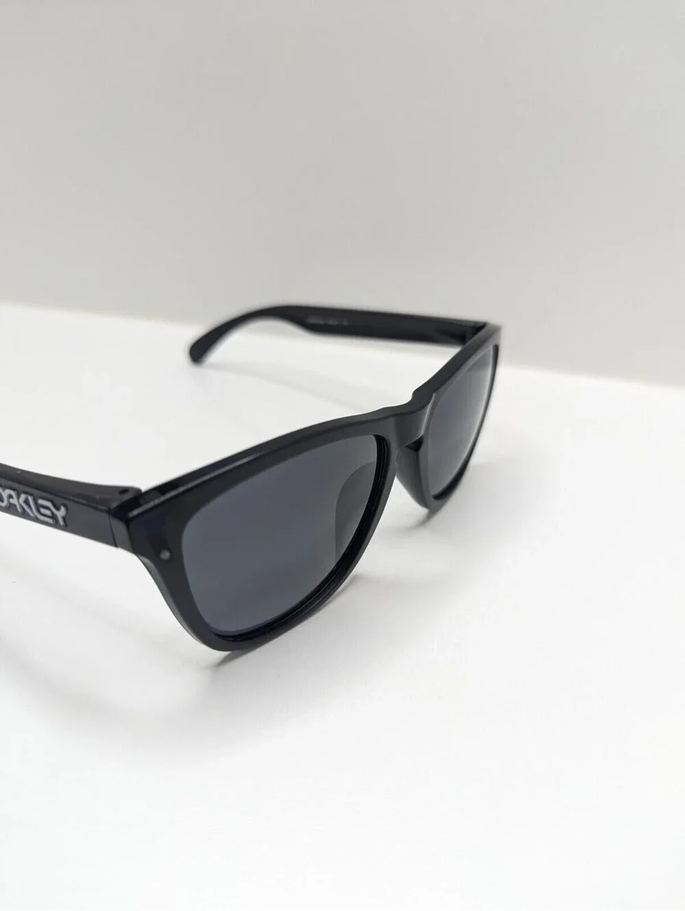 Oakley protection round