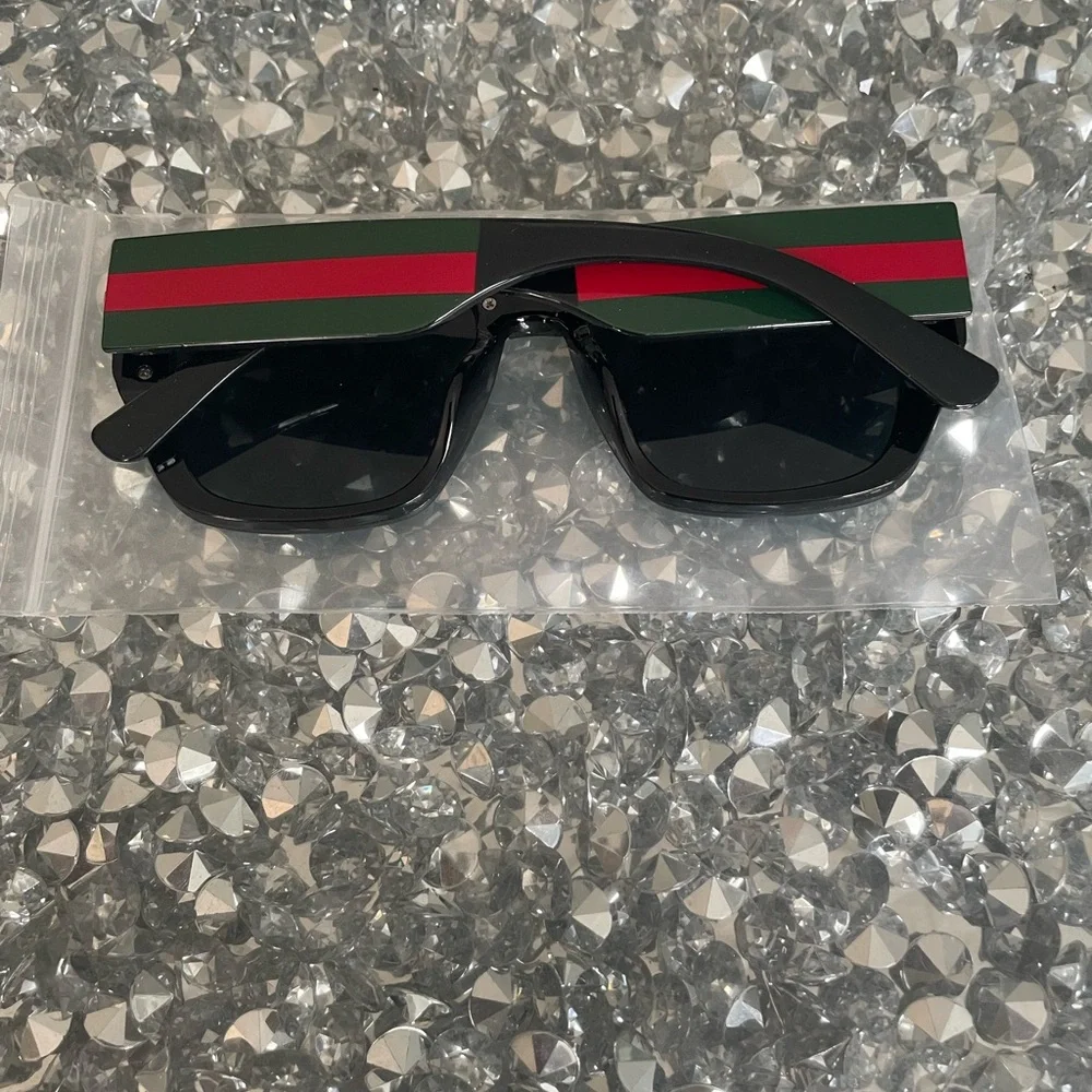 N/A stylish black