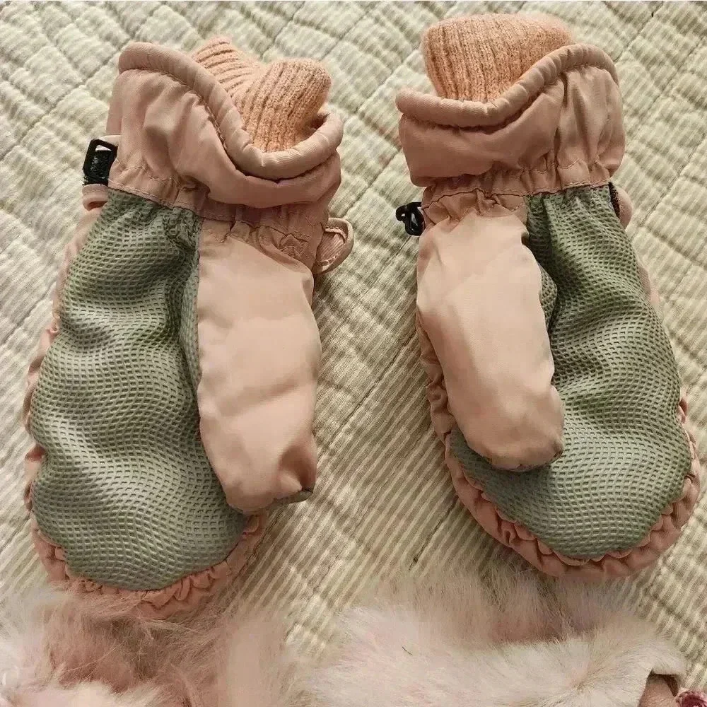 Girls mittens and booties