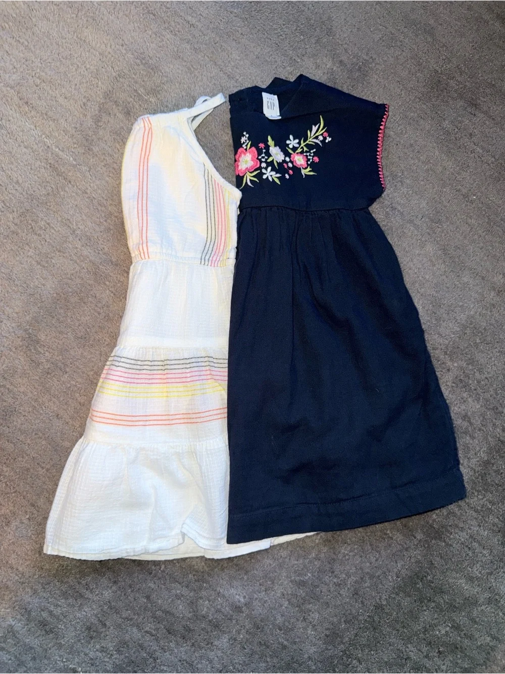 Baby Gap Girls Dress Bundle Size 3T Floral Embroidered 2pc