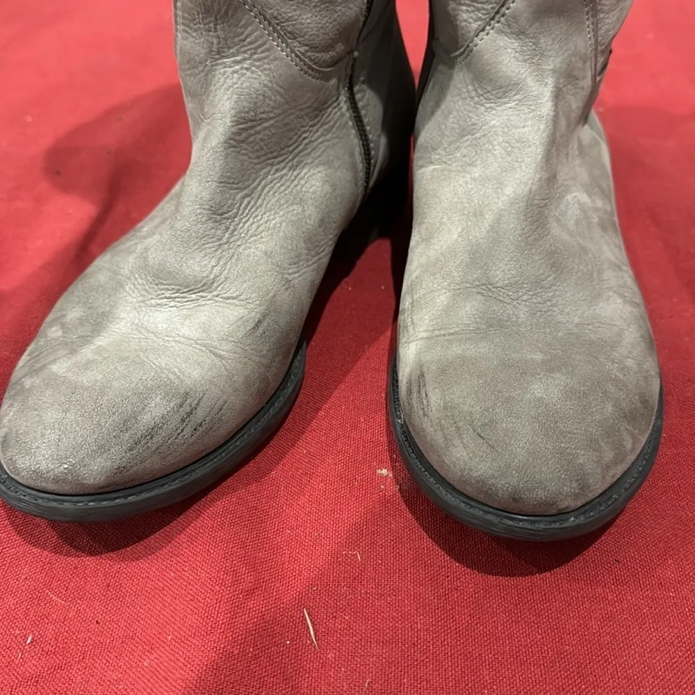 Elegant Gray leather Women's Boots