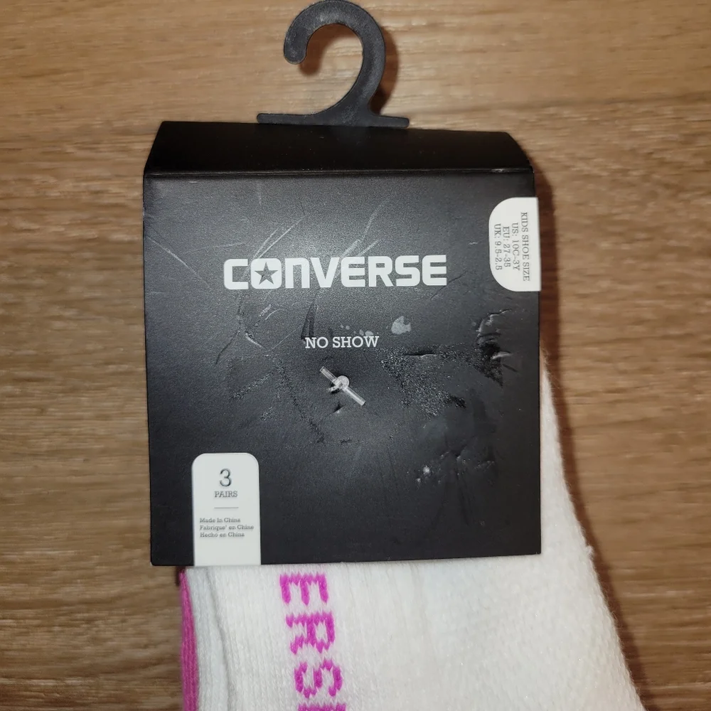 Converse girls pair