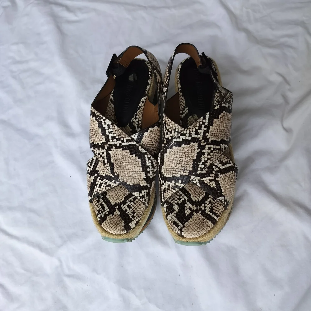 Enzo Angiolini worn times
