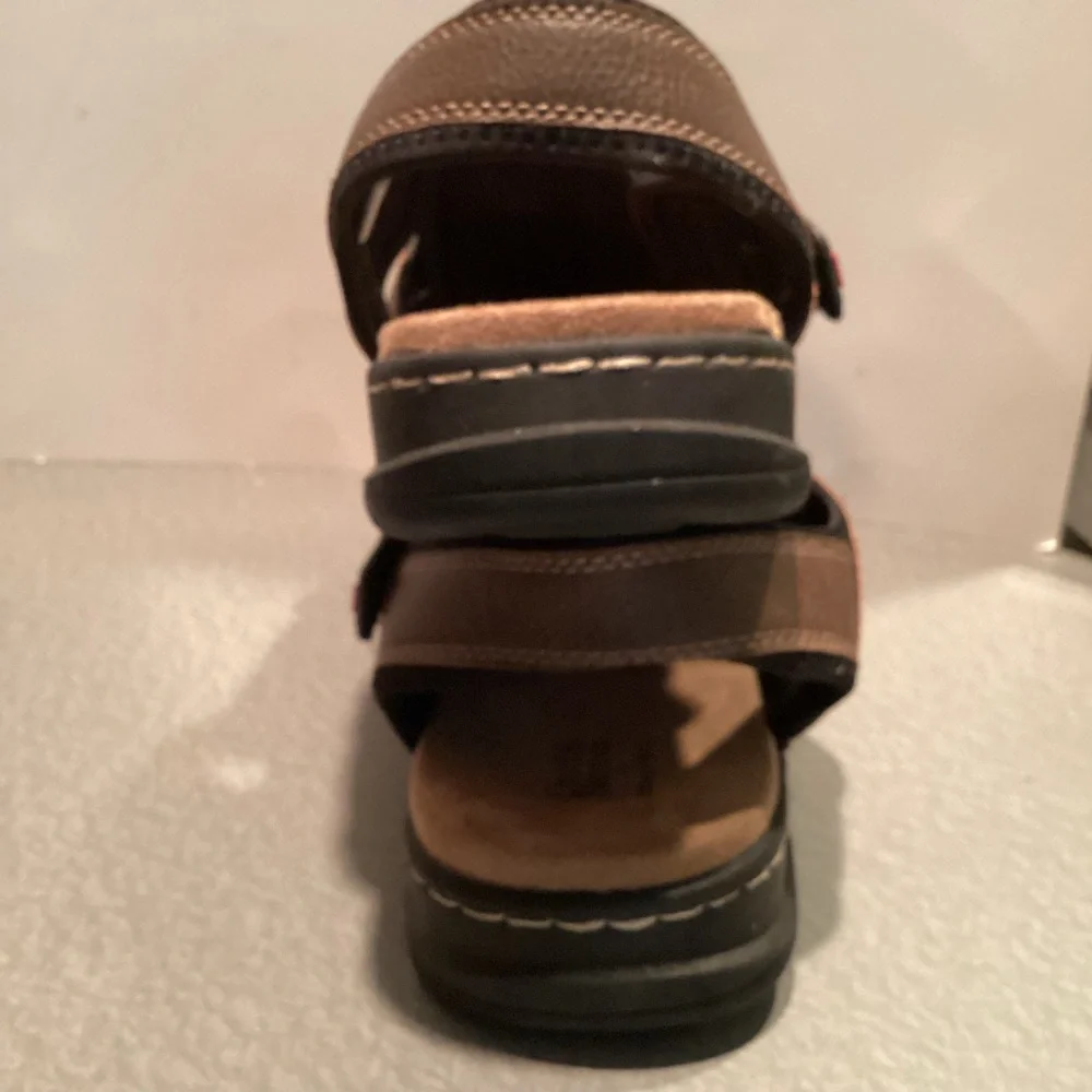 Croft & Barrow Ortholite eco strappy leather sandal,open weave,Velcro close, 7.5