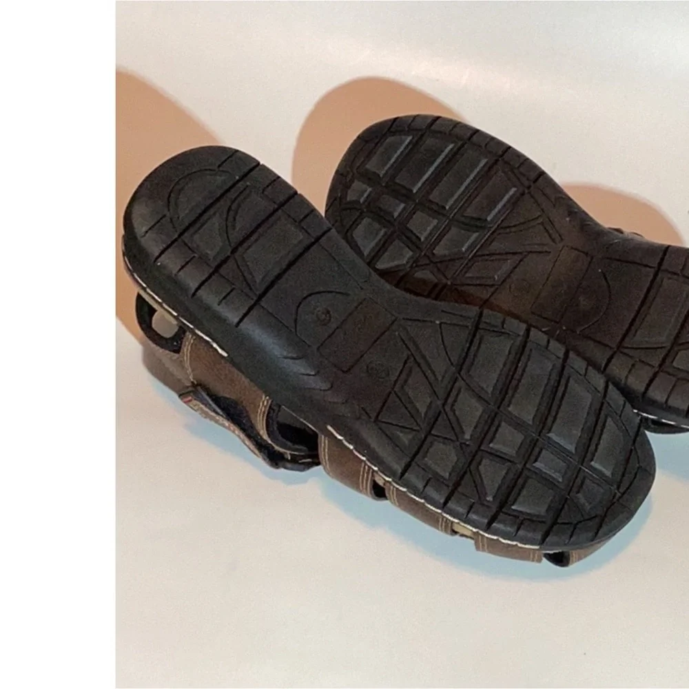 Croft & Barrow Ortholite eco strappy leather sandal,open weave,Velcro close, 7.5