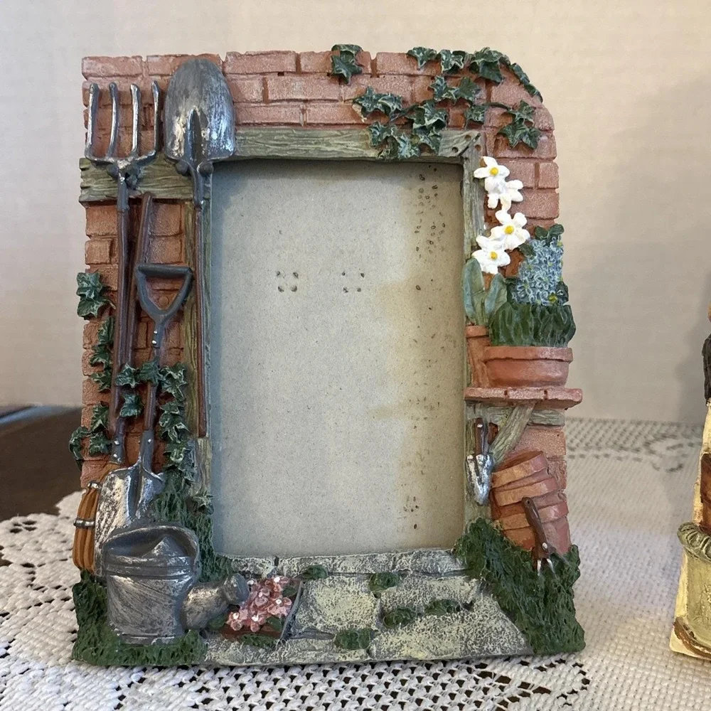 FIGI VintageSET 2 Gardening Flowers picture frame 3D. 3.5 photos.Cottagecore.