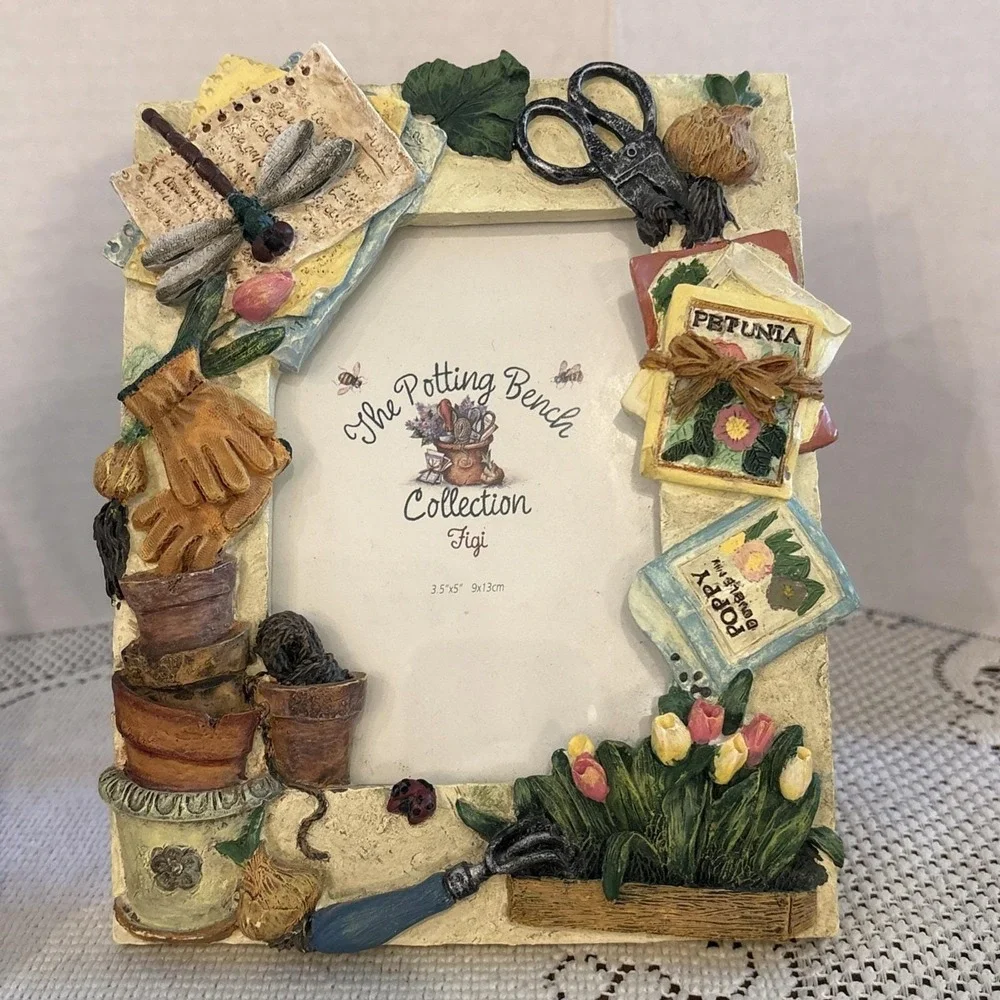 FIGI VintageSET 2 Gardening Flowers picture frame 3D. 3.5 photos.Cottagecore.