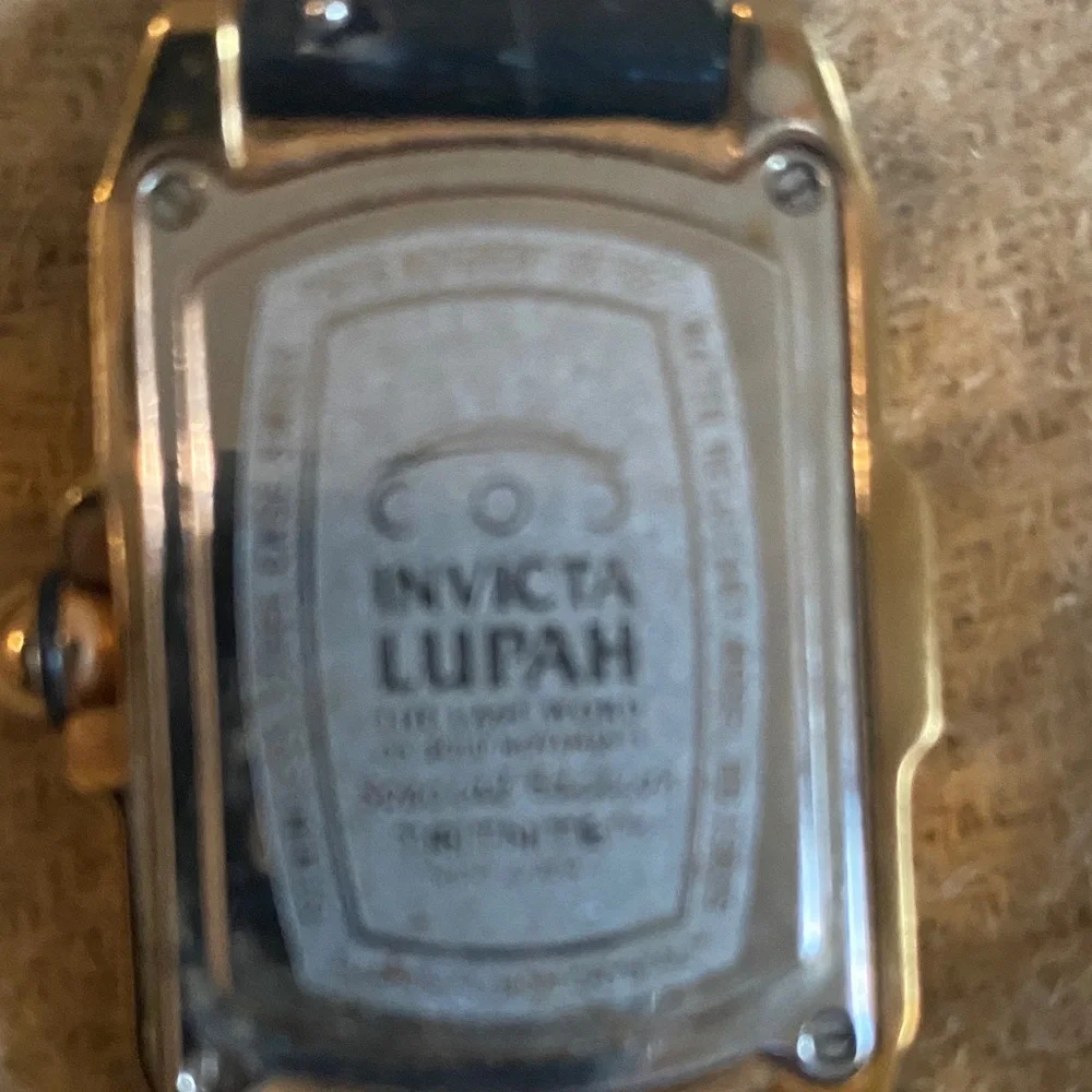 Invicta smooth wear numerals