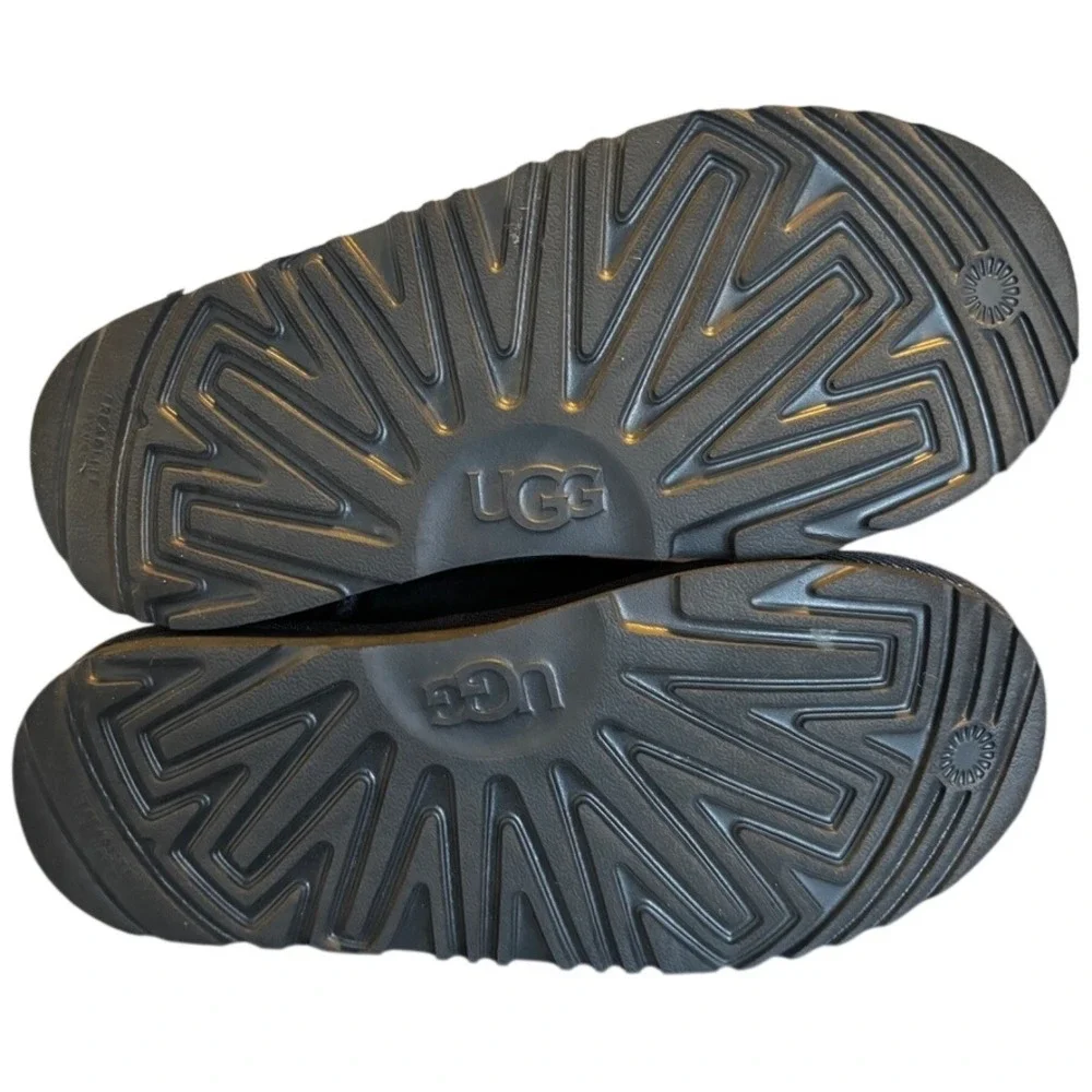 UGG Kids Classic Size 4 Short II Boots Black Suede Shearling 1017703K NEW‎