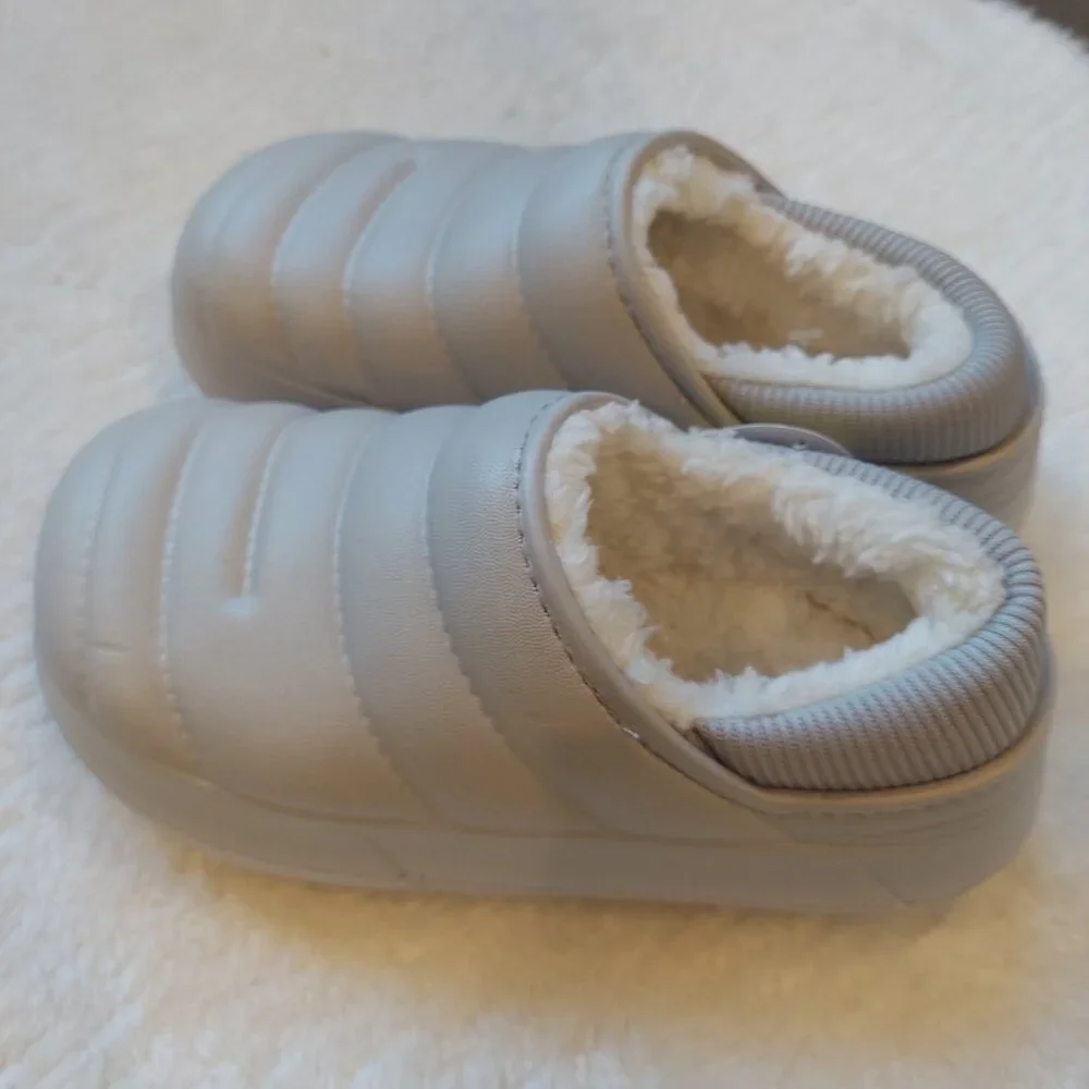 NWT Kids Foam Slippers Clogs Gray Sherpa Lined Size 11/12 Gorpcore Camping