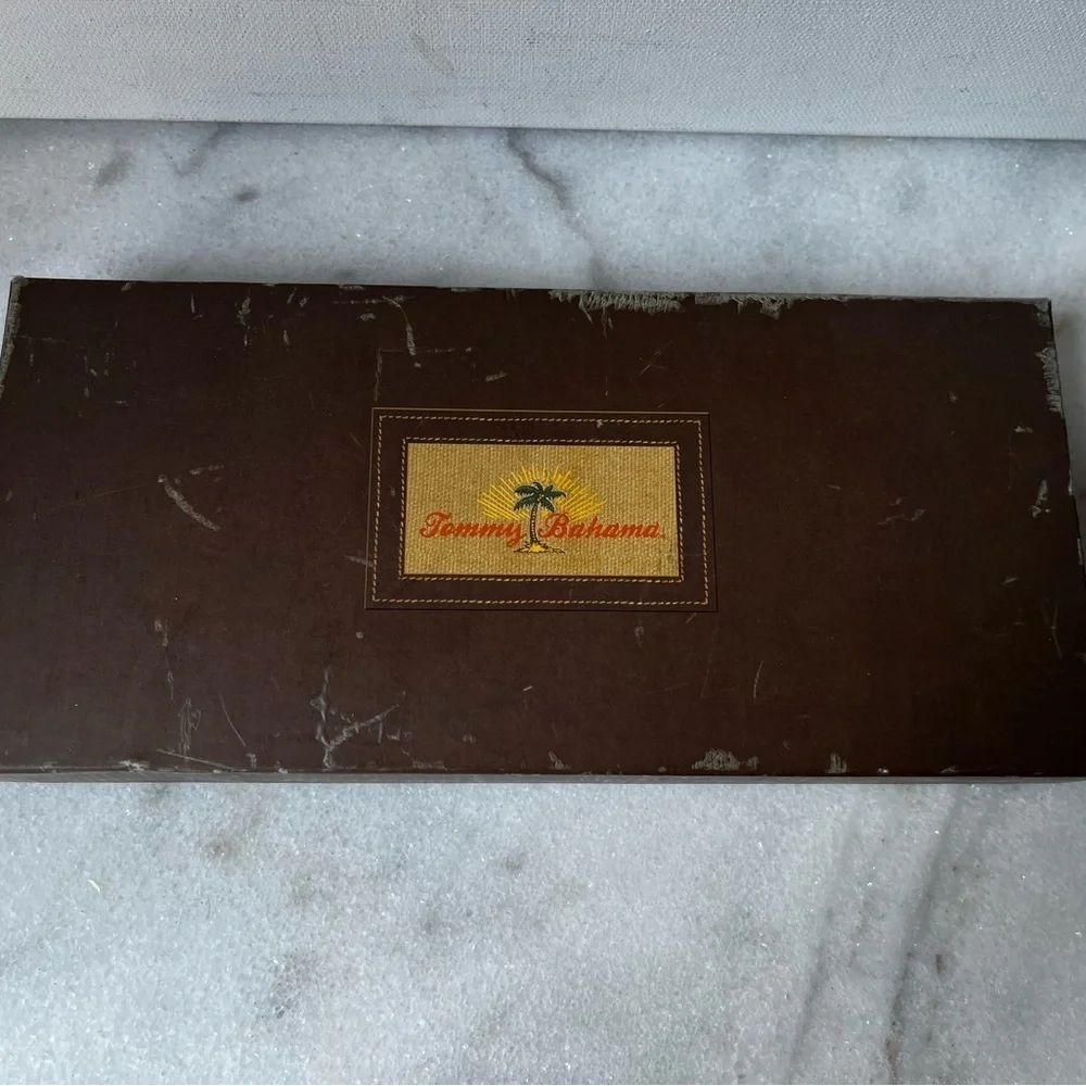 Tommy Bahama elegant wallet