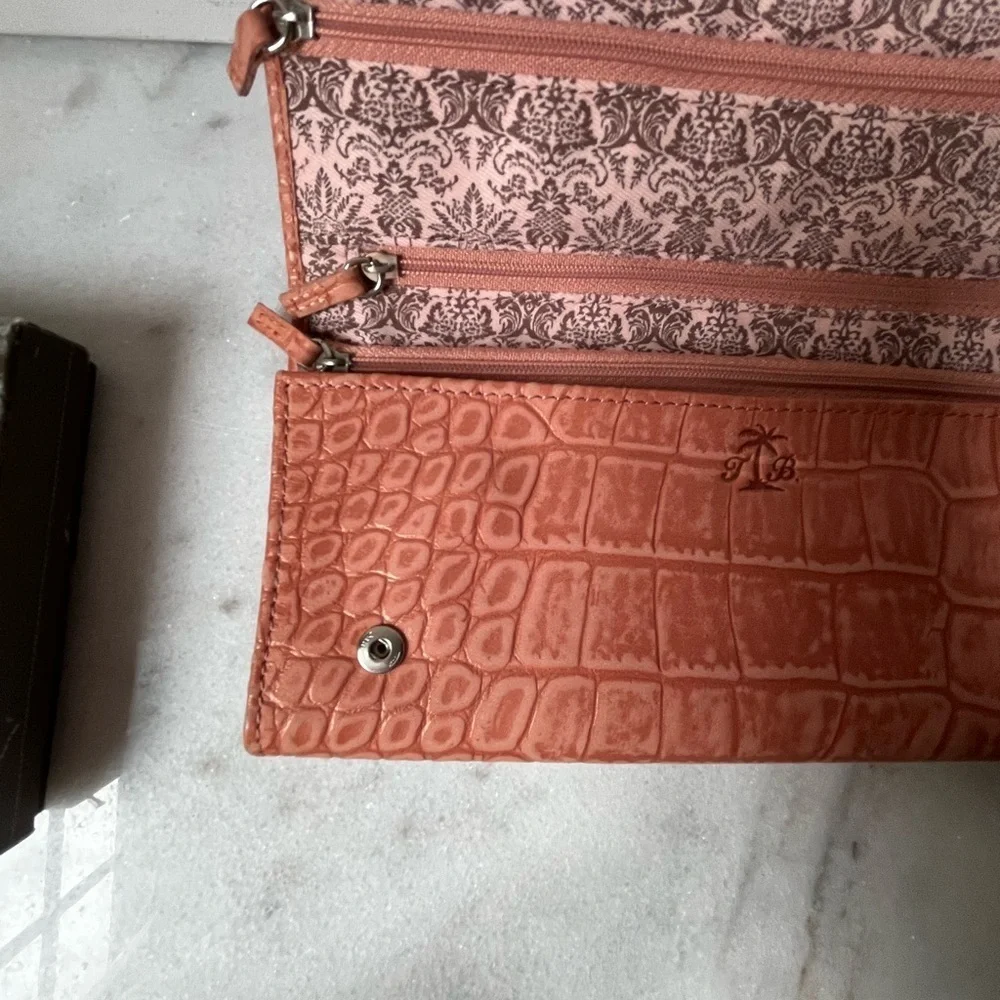 Tommy Bahama elegant wallet