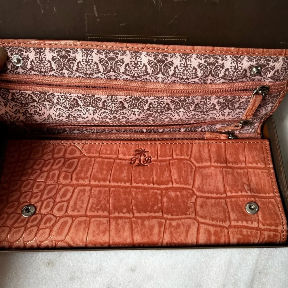 Tommy Bahama elegant wallet