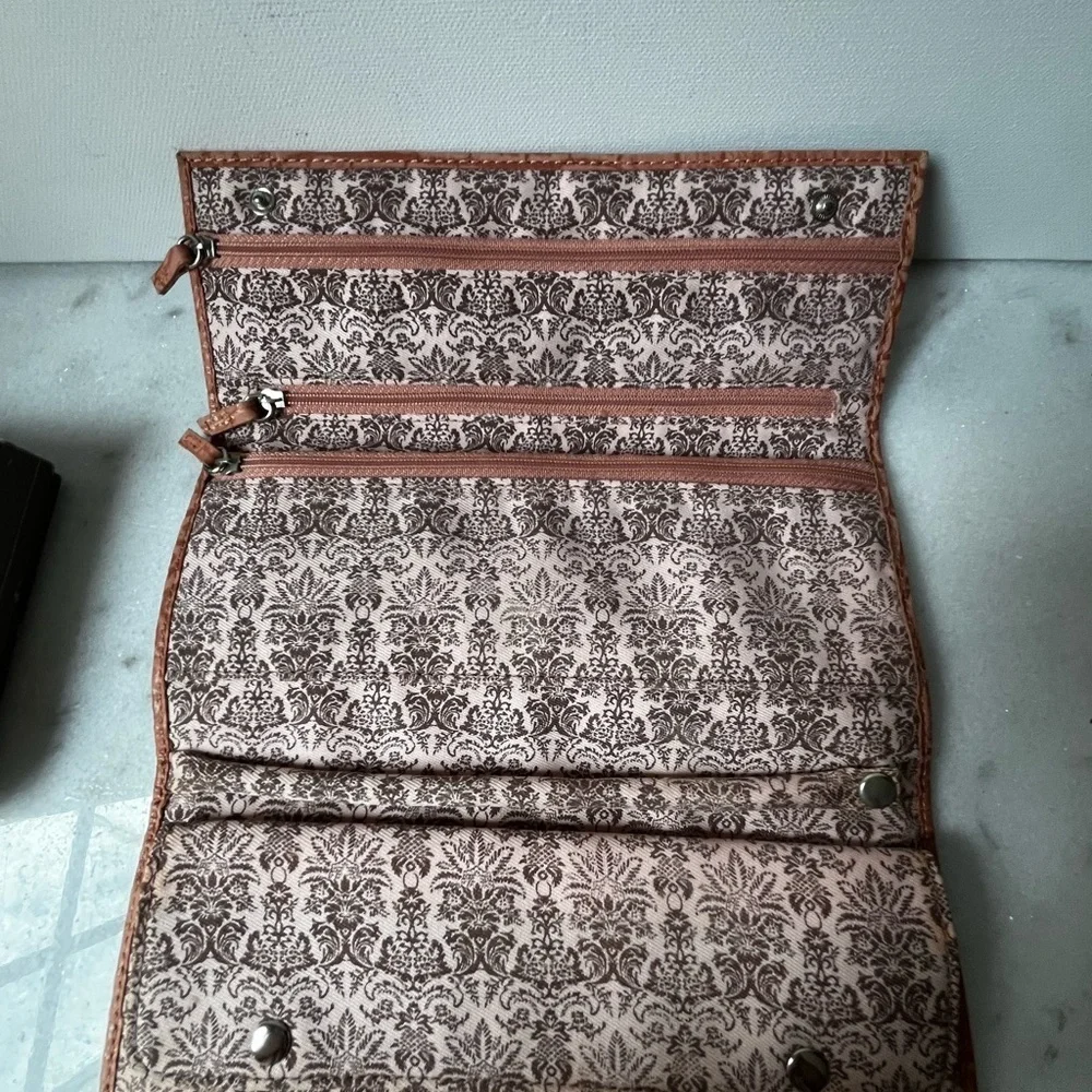 Tommy Bahama elegant wallet