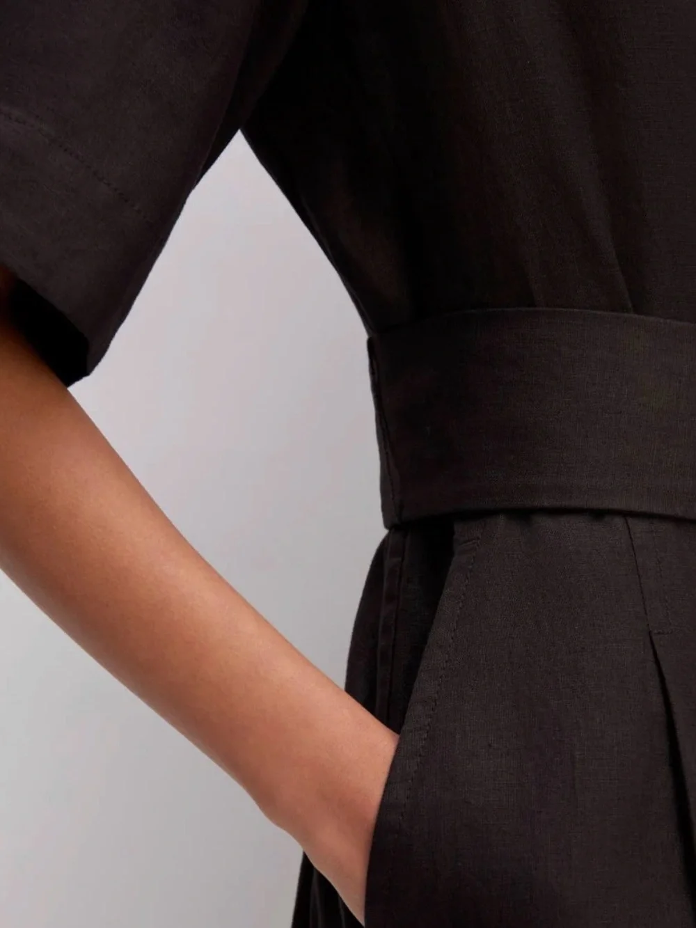 Everlane minimal black