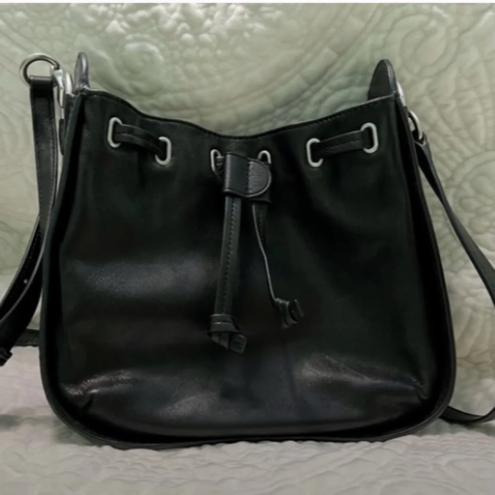Dete frye black