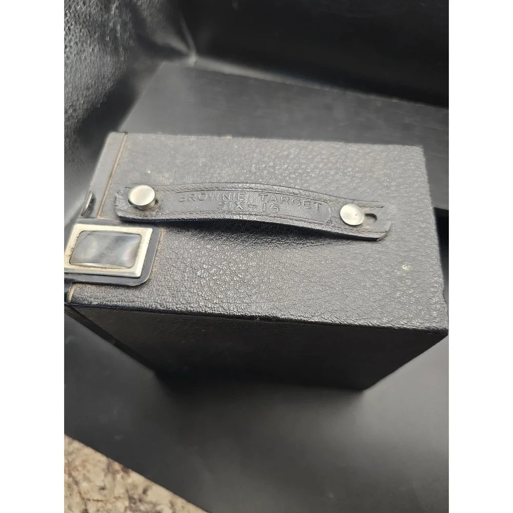 Brownie Target Six-16 Art Deco Box Camera - Eastman Kodak USA - 1940s - VINTAGE